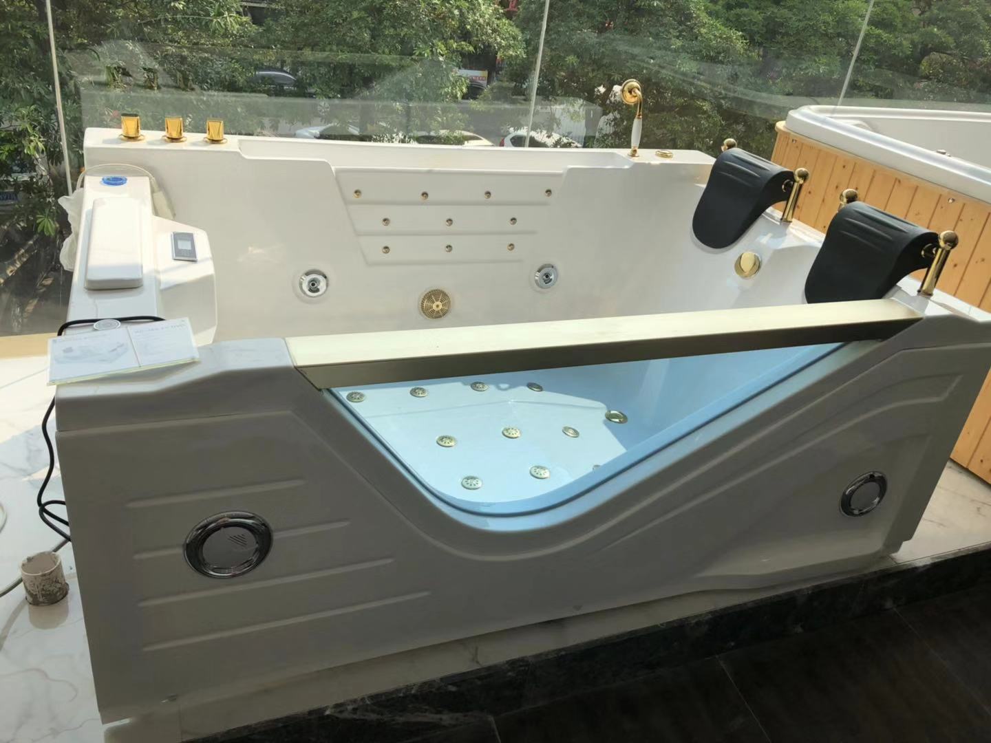 Vasca da bagno idromassaggio H - W Spa & Wellness recensione e prezzo